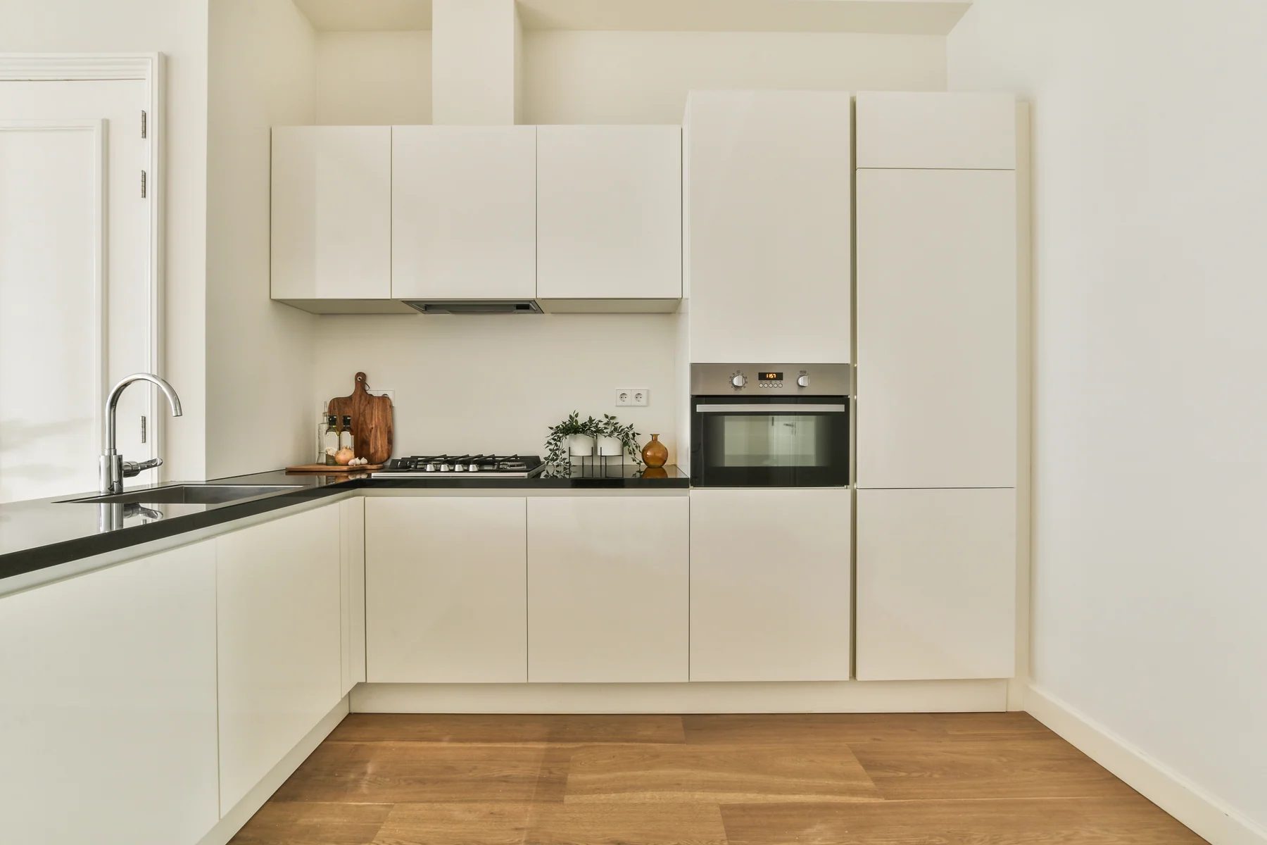 Clean modern kitchen representing a focused Midlands home search